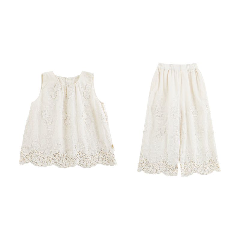 חליפת תחרה לבנה מהודרת