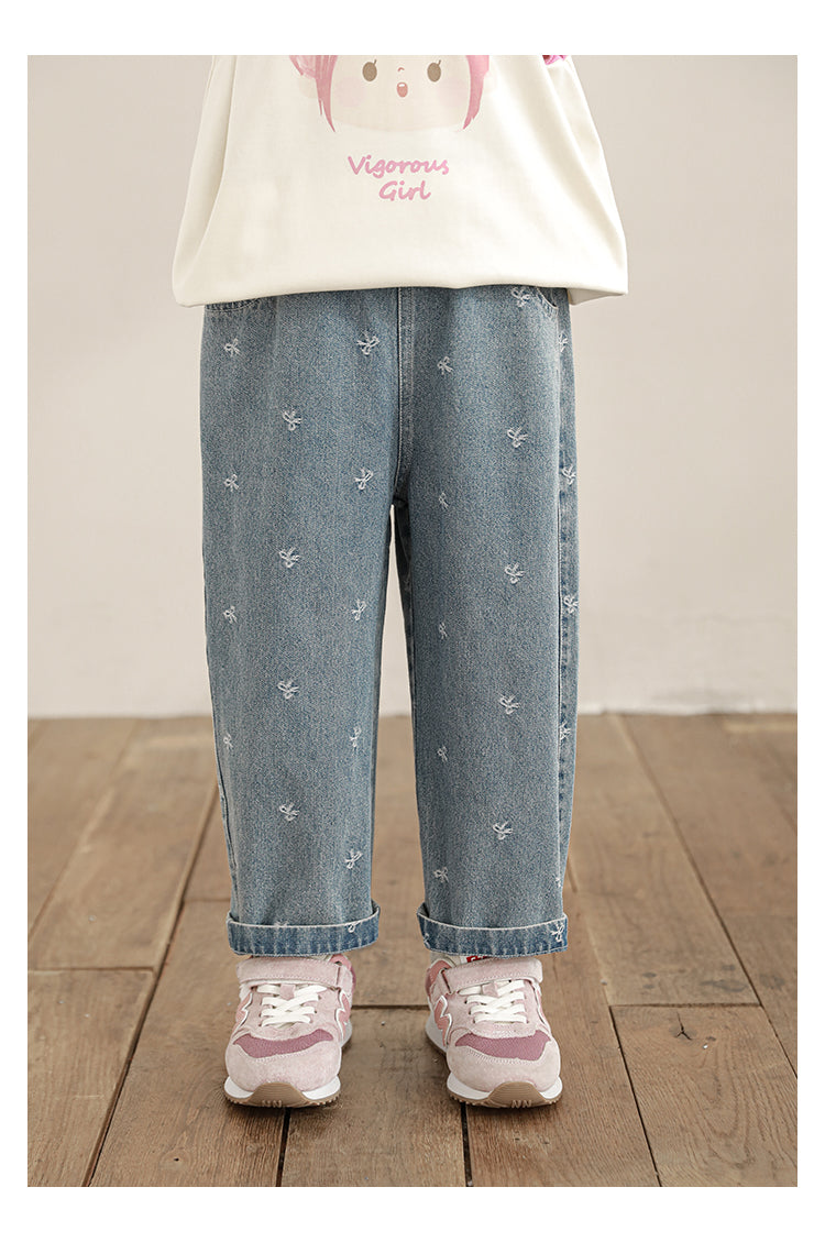 ג׳ינס עם רקמות פפיון