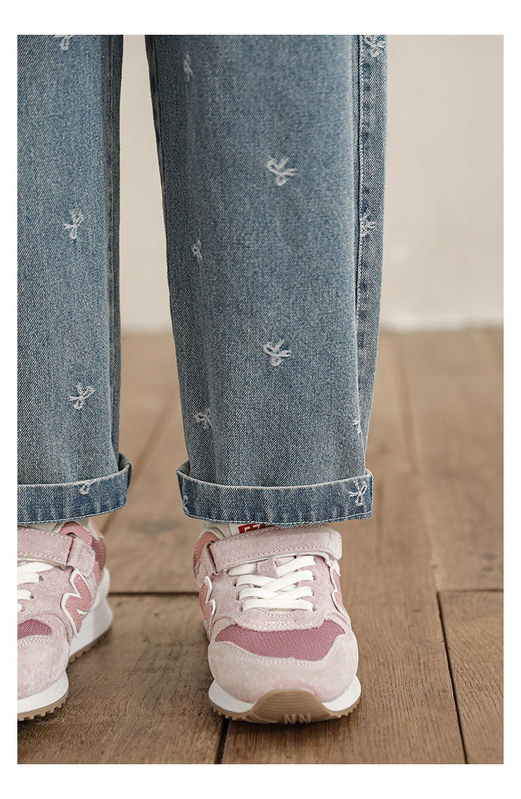 ג׳ינס עם רקמות פפיון