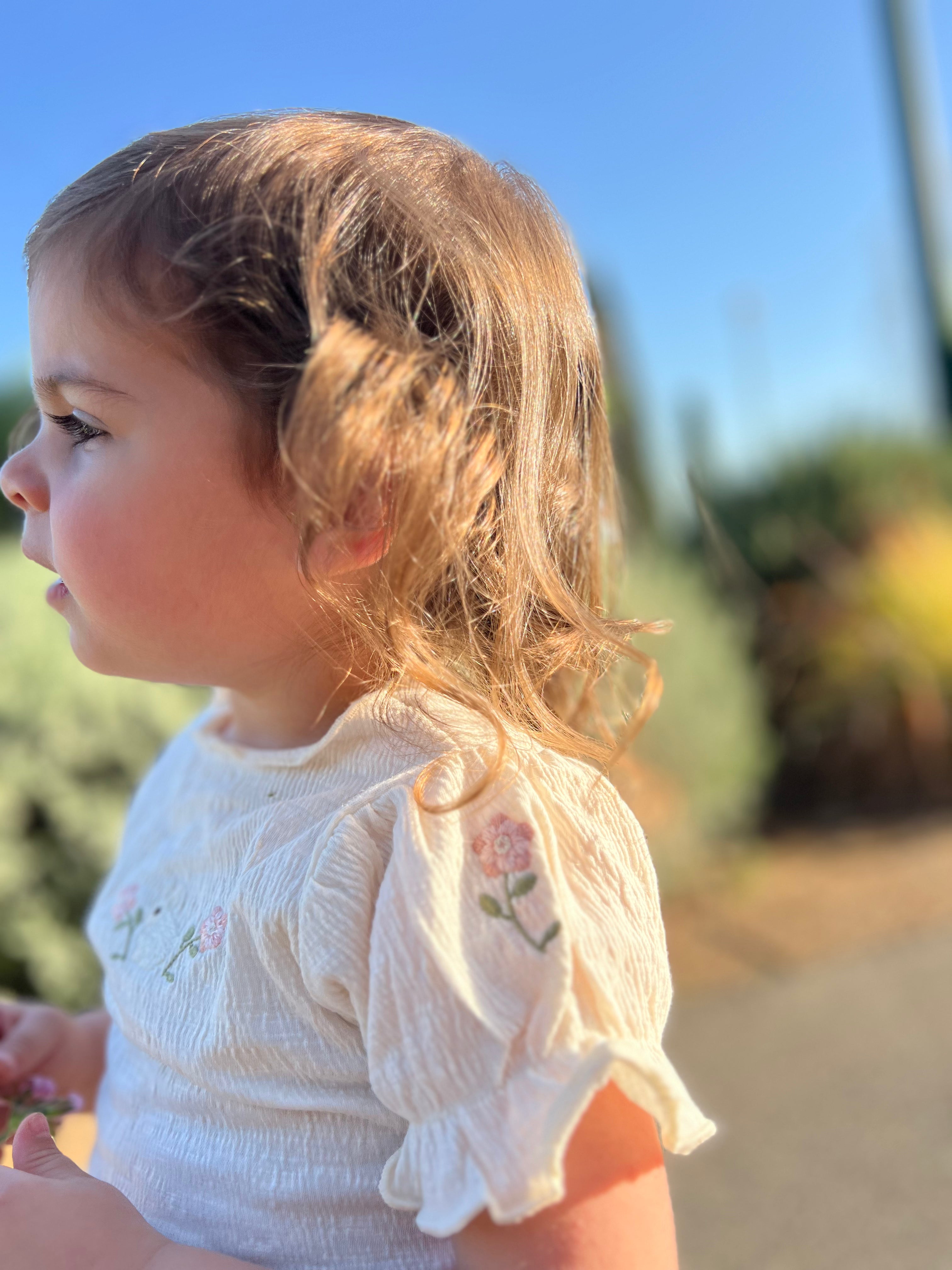 חולצה מבד כותנה בטקסטורת קרפ - עם ריקמה עדינה