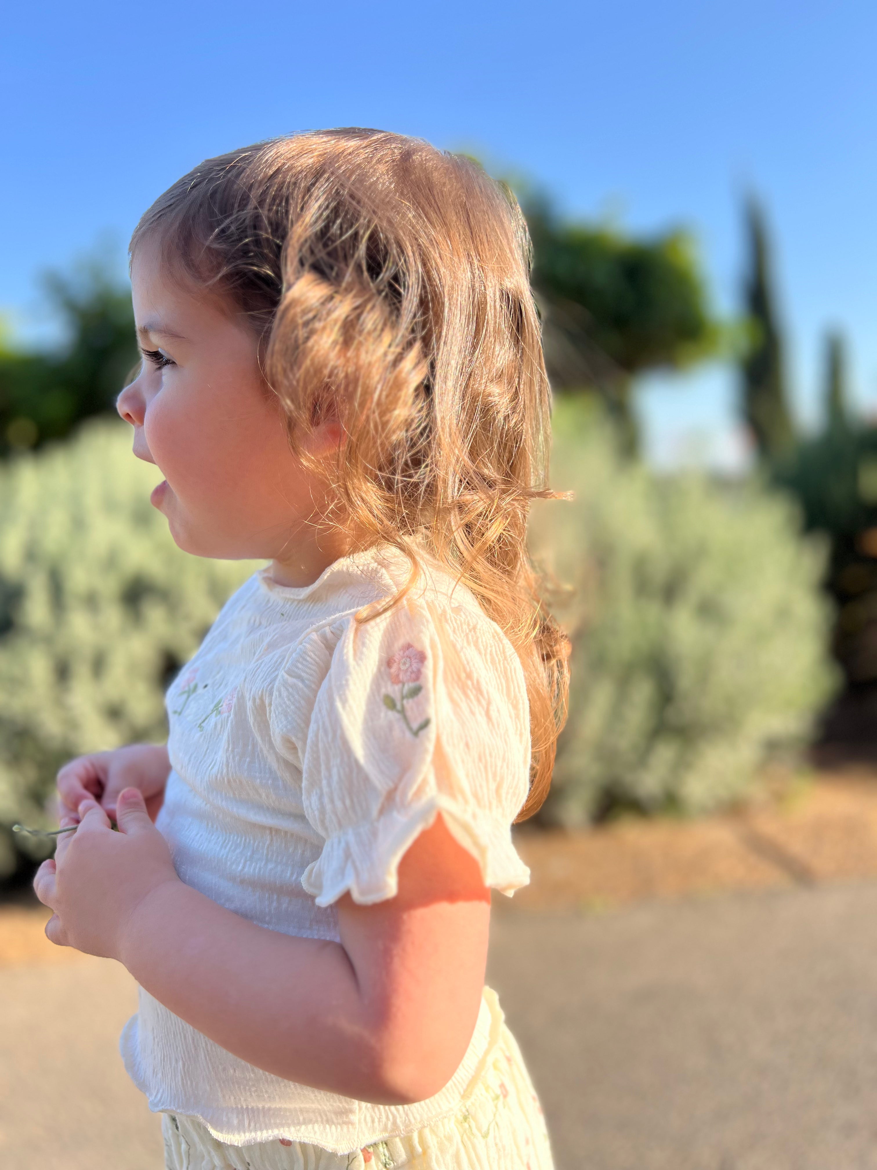 חולצה מבד כותנה בטקסטורת קרפ - עם ריקמה עדינה